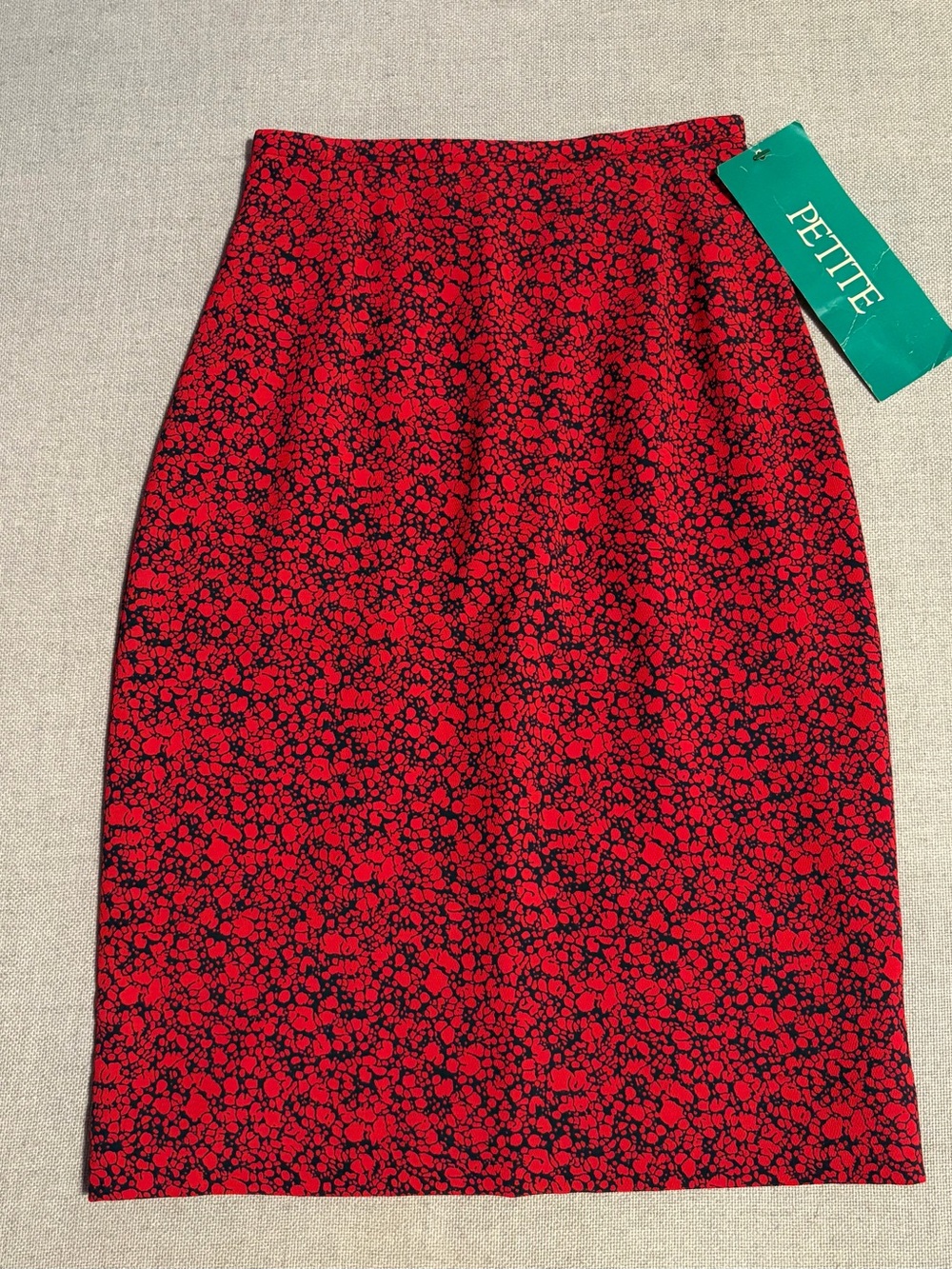 Evan Picone Red and Black Floral-Print Pencil Skirt